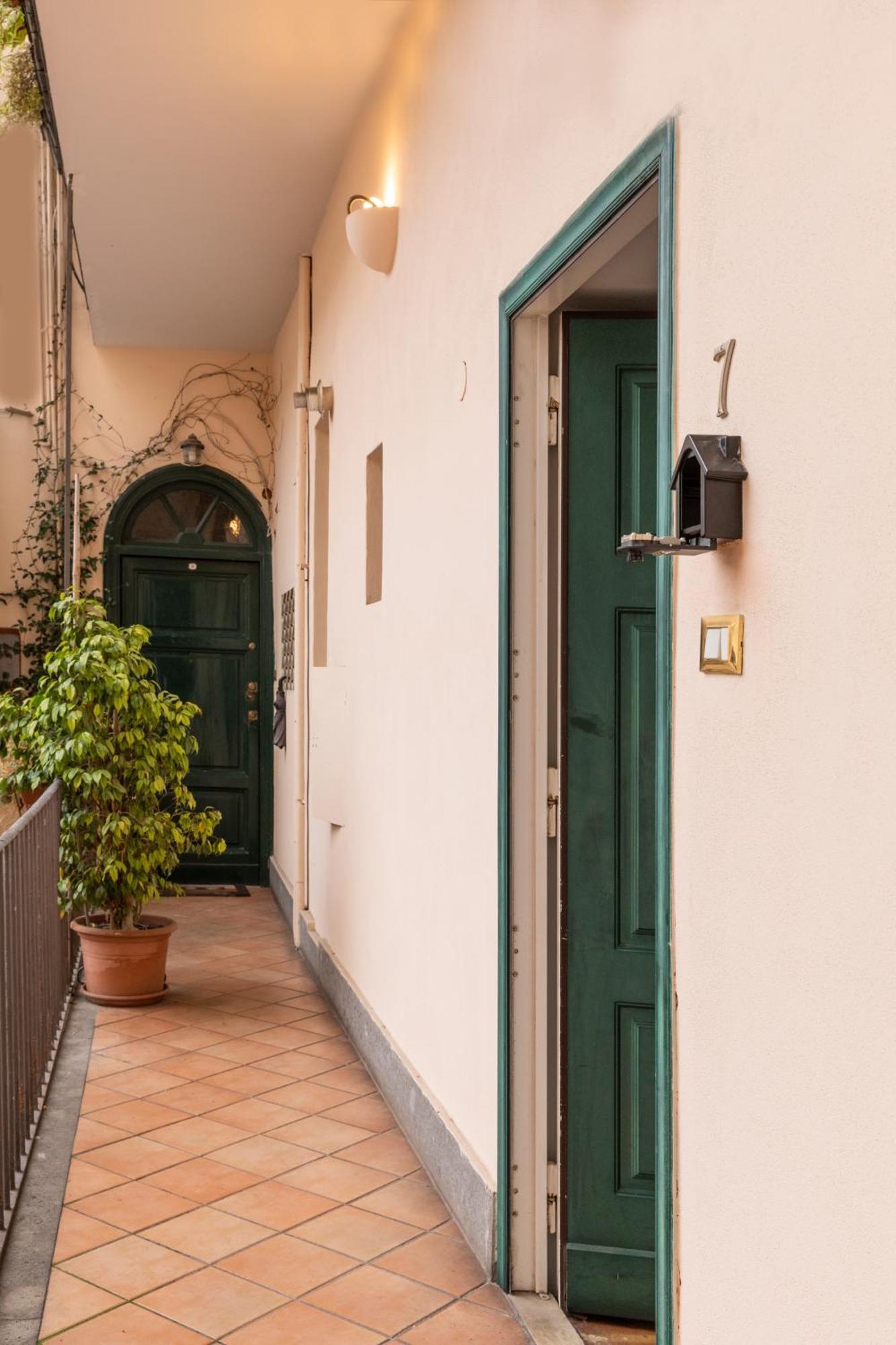 Colosseo Apartment- Heart Of Rione Monti ローマ エクステリア 写真
